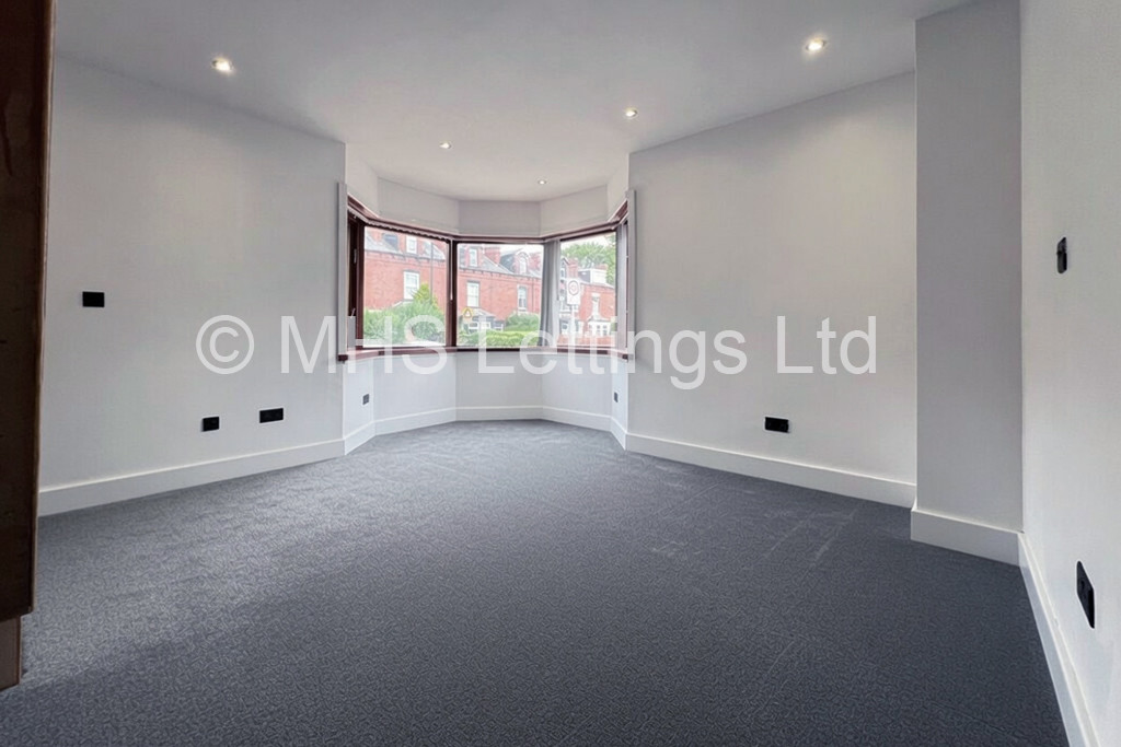 Photo of 3 Bedroom Detached House in 73 Armley Ridge Road, Leeds, LS12 3PE