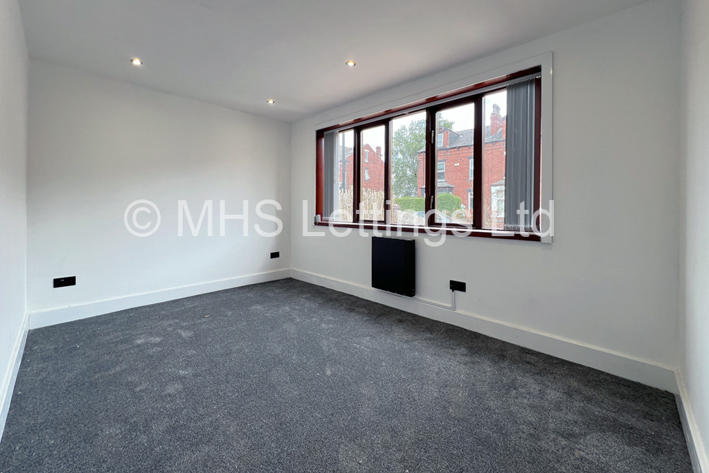 Photo of 3 Bedroom Detached House in 73 Armley Ridge Road, Leeds, LS12 3PE