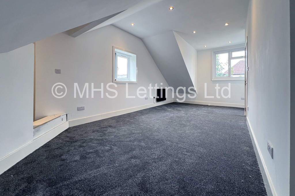 Photo of 3 Bedroom Detached House in 73 Armley Ridge Road, Leeds, LS12 3PE