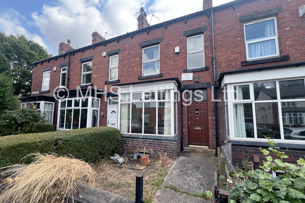 Photo of 4 Bedroom Mid Terraced House in 5 Newport Mount, Leeds, LS6 3DB