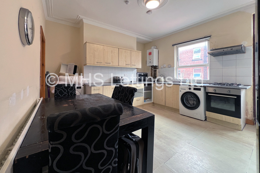 Photo of 3 Bedroom Mid Terraced House in 5 Newport Mount, Leeds, LS6 3DB