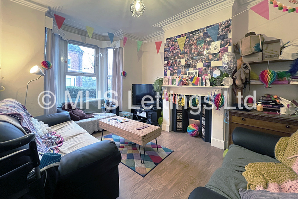 Photo of 1 Bedroom Mid Terraced House in Room 4, 24 Ashville Terrace, Leeds, LS6 1LZ