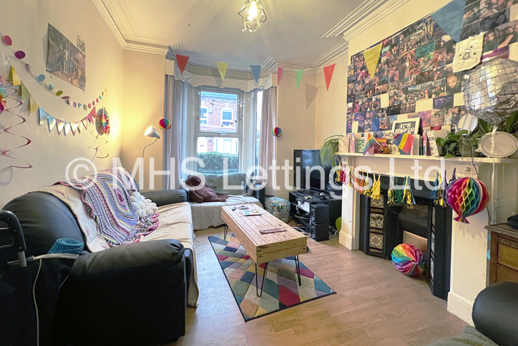 Photo of 1 Bedroom Mid Terraced House in Room 4, 24 Ashville Terrace, Leeds, LS6 1LZ