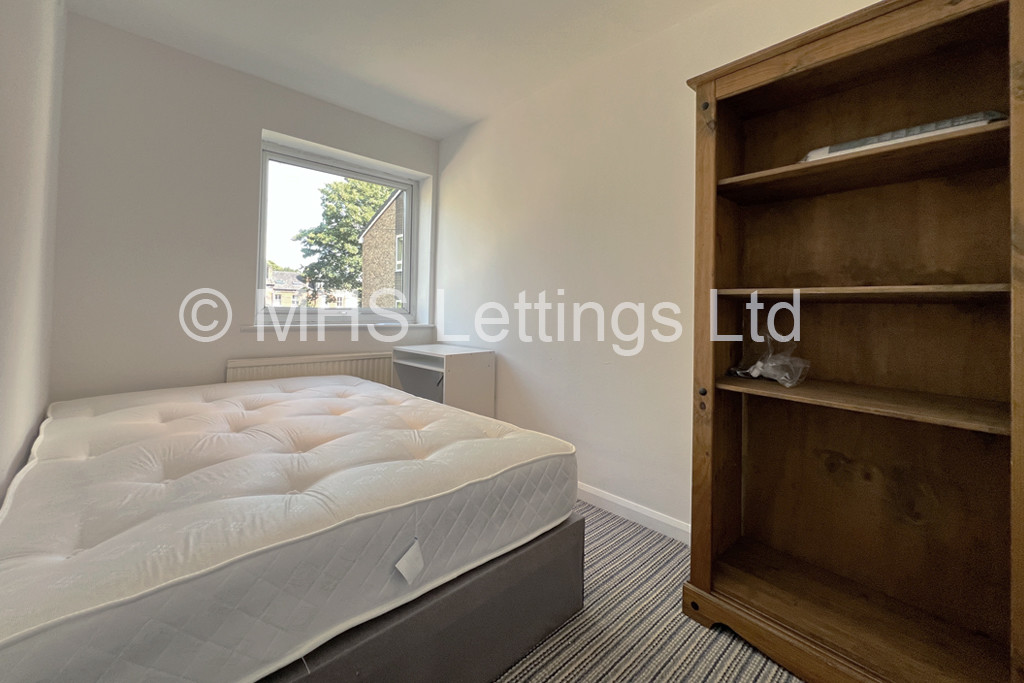 Photo of 2 Bedroom Apartment in 10 Grosvenor Park Gardens, Leeds, LS6 2PL