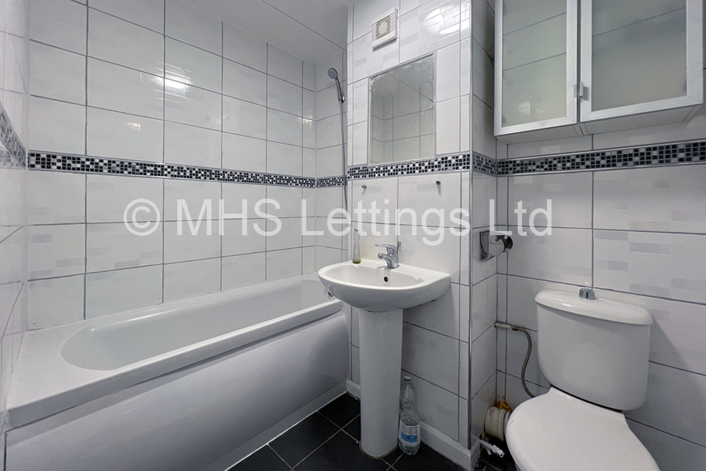 Photo of 2 Bedroom Apartment in 10 Grosvenor Park Gardens, Leeds, LS6 2PL