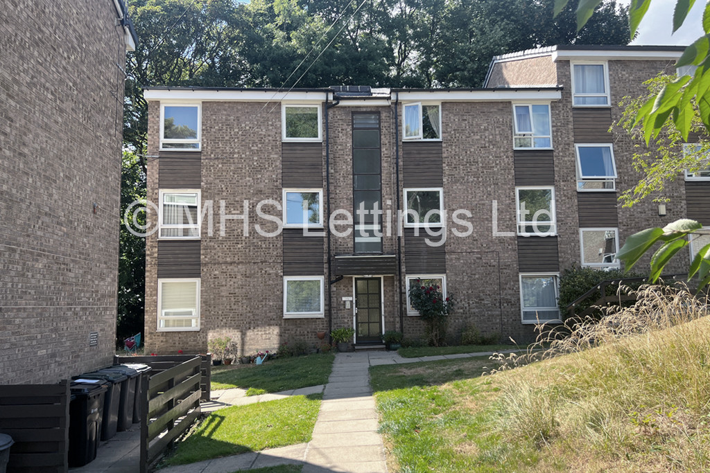 Photo of 2 Bedroom Apartment in 10 Grosvenor Park Gardens, Leeds, LS6 2PL