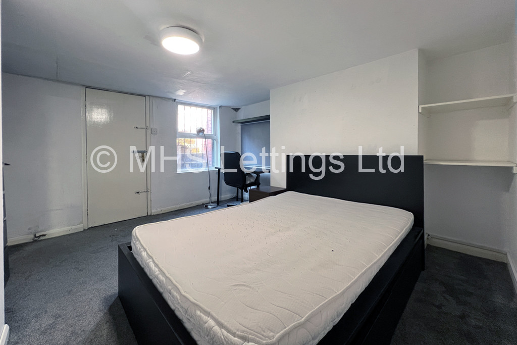 Photo of 1 Bedroom Shared House in Room 1, 8 Burchett Grove, Leeds, LS6 2JA
