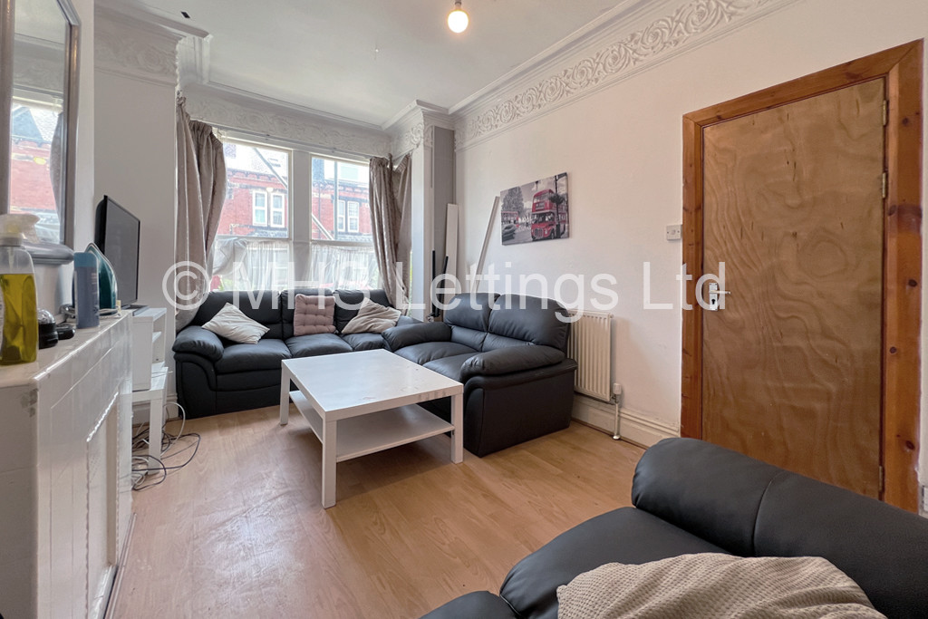 Photo of 1 Bedroom Shared House in Room 1, 8 Burchett Grove, Leeds, LS6 2JA