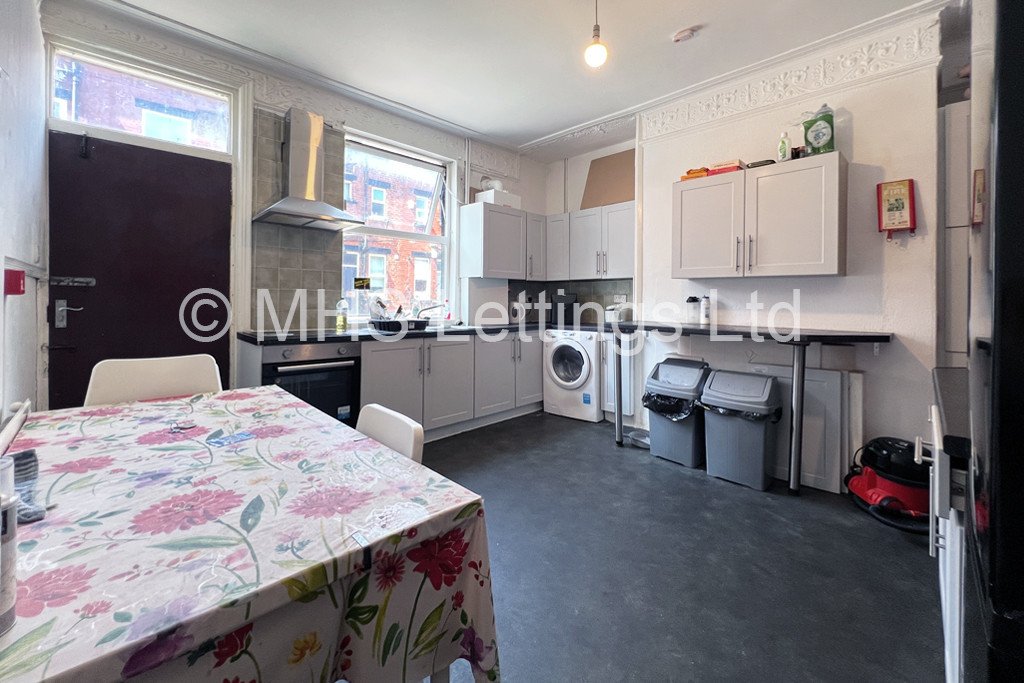 Photo of 1 Bedroom Shared House in Room 1, 8 Burchett Grove, Leeds, LS6 2JA