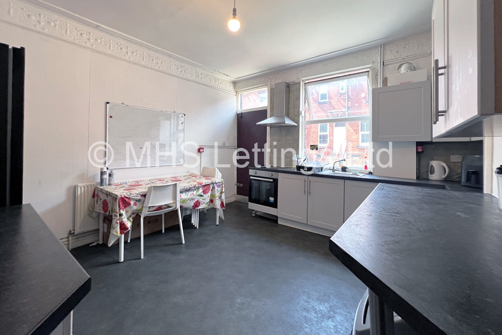 Photo of 1 Bedroom Shared House in Room 1, 8 Burchett Grove, Leeds, LS6 2JA
