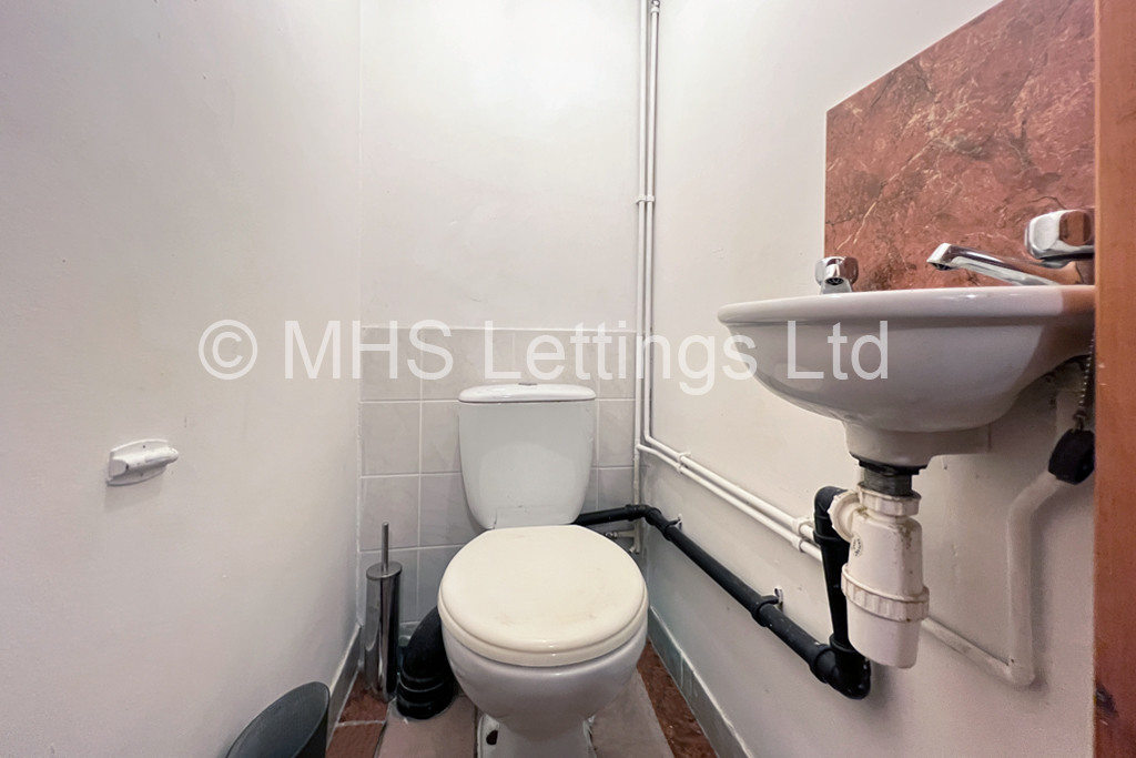 Photo of 1 Bedroom Shared House in Room 1, 8 Burchett Grove, Leeds, LS6 2JA