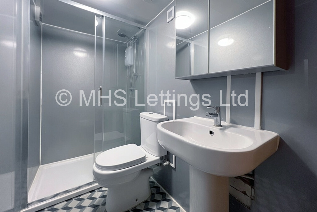 Photo of 1 Bedroom Shared House in Room 1, 8 Burchett Grove, Leeds, LS6 2JA
