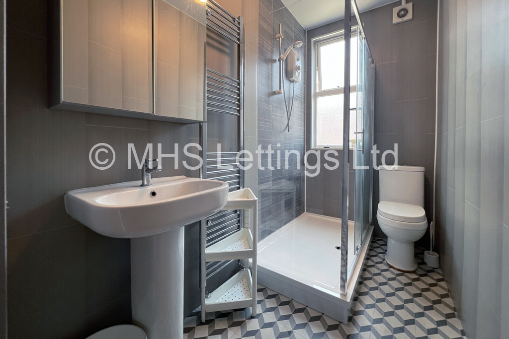 Photo of 1 Bedroom Shared House in Room 1, 8 Burchett Grove, Leeds, LS6 2JA