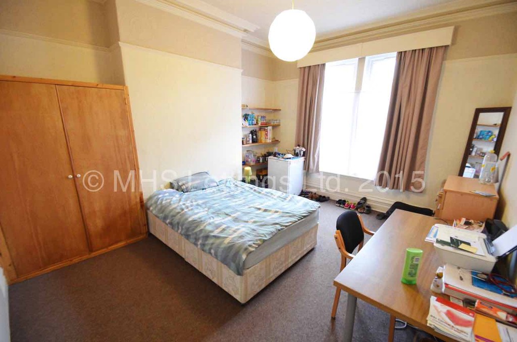Photo of 4 Bedroom Flat in Flat 1, 18 Regent Park Avenue, Leeds, LS6 2AU