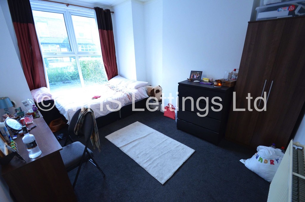 Photo of 1 Bedroom Mid Terraced House in Double Room, 23 Brudenell View, Leeds, LS6 1HG