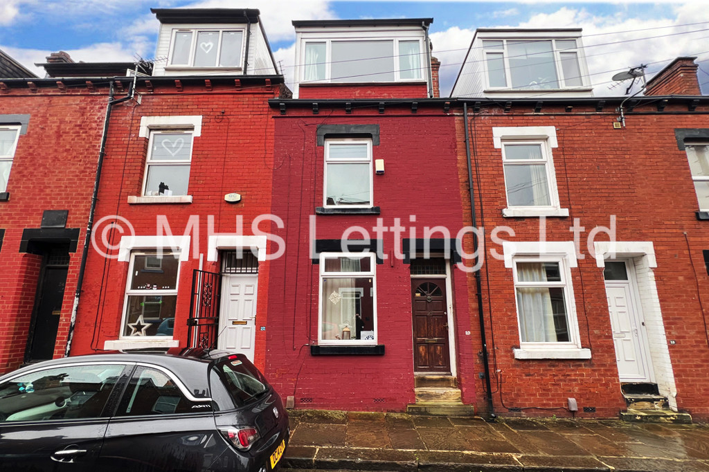 Photo of 3 Bedroom Mid Terraced House in 20 Welton Grove, Leeds, LS6 1ES