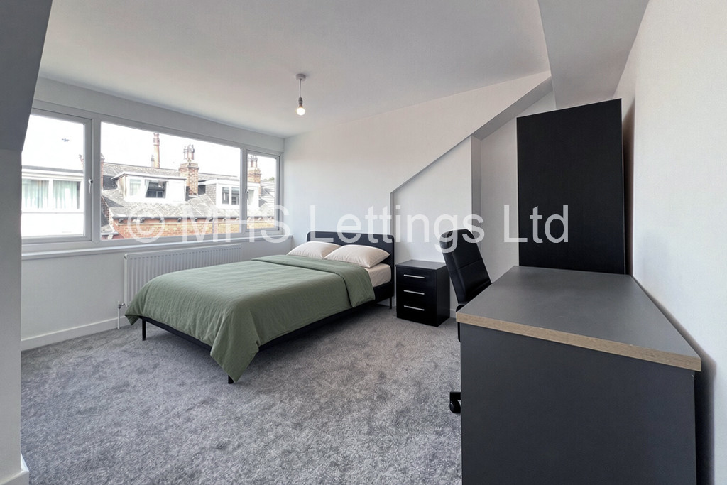 Photo of 3 Bedroom Mid Terraced House in 20 Welton Grove, Leeds, LS6 1ES