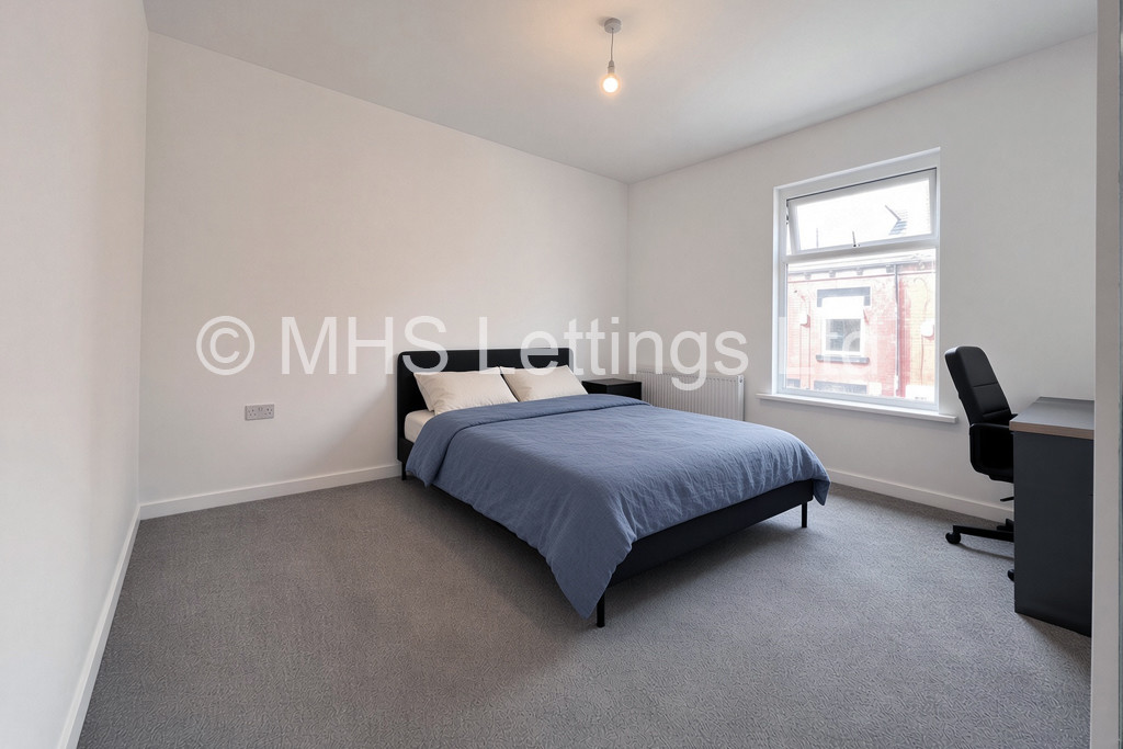 Photo of 3 Bedroom Mid Terraced House in 20 Welton Grove, Leeds, LS6 1ES