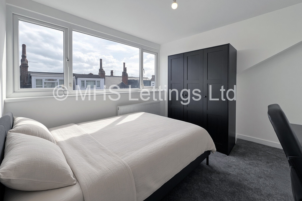 Photo of 3 Bedroom Mid Terraced House in 20 Welton Grove, Leeds, LS6 1ES