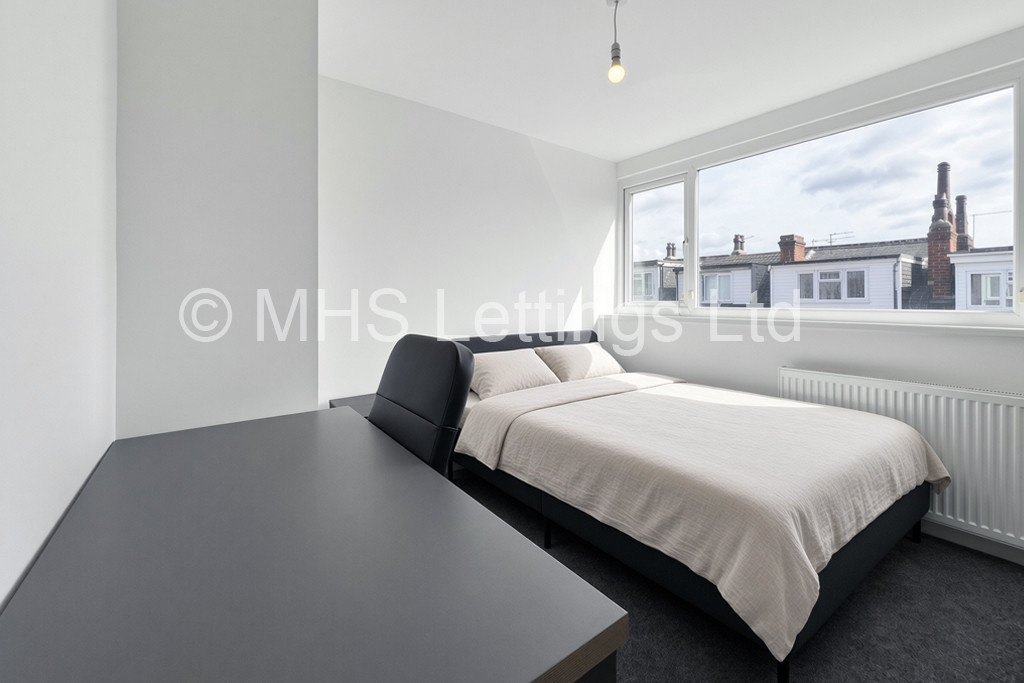 Photo of 3 Bedroom Mid Terraced House in 20 Welton Grove, Leeds, LS6 1ES