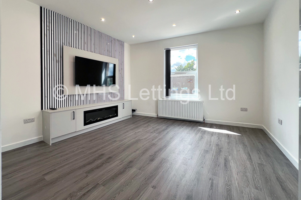 Photo of 1 Bedroom Shared House in Double Room, 161 Cardigan Road, Leeds, LS6 1LJ