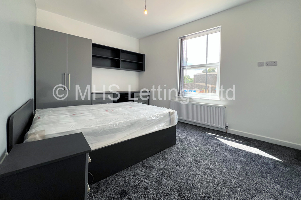 Photo of 1 Bedroom Shared House in Double Room, 161 Cardigan Road, Leeds, LS6 1LJ