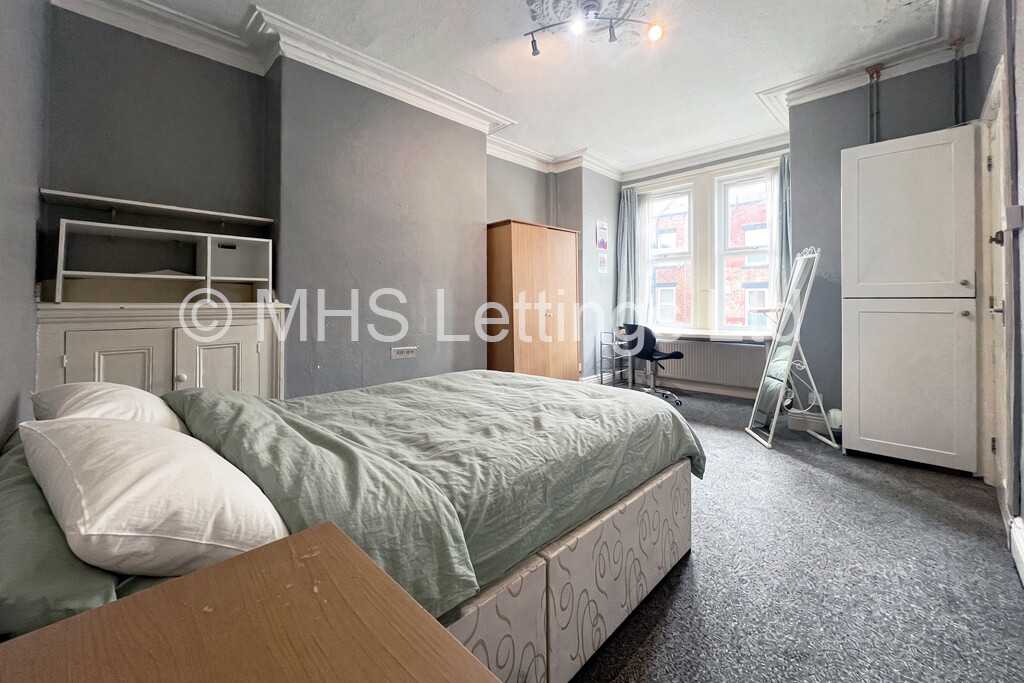 Photo of 3 Bedroom Mid Terraced House in 19 Pearson Grove, Leeds, LS6 1JB