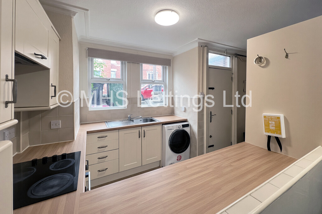 Photo of 1 Bedroom Shared House in Double Room, 19 Pearson Grove, Leeds, LS6 1JB