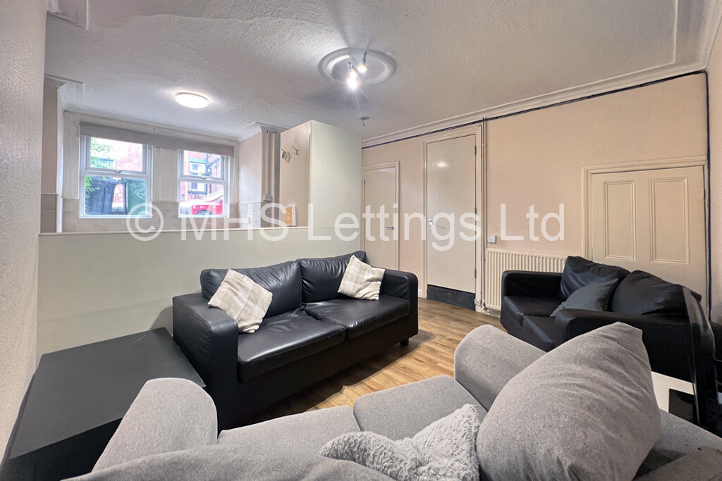 Photo of 1 Bedroom Shared House in Double Room, 19 Pearson Grove, Leeds, LS6 1JB