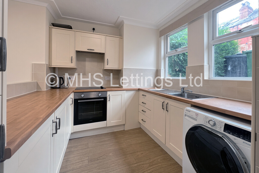 Photo of 1 Bedroom Shared House in Double Room, 19 Pearson Grove, Leeds, LS6 1JB