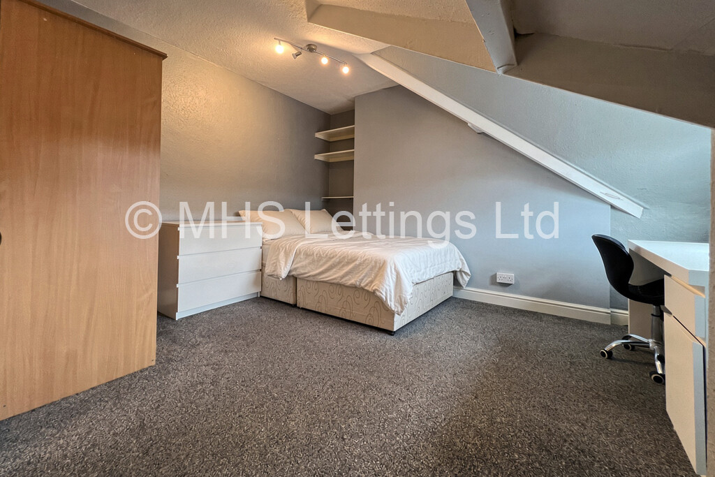 Photo of 1 Bedroom Shared House in Double Room, 19 Pearson Grove, Leeds, LS6 1JB