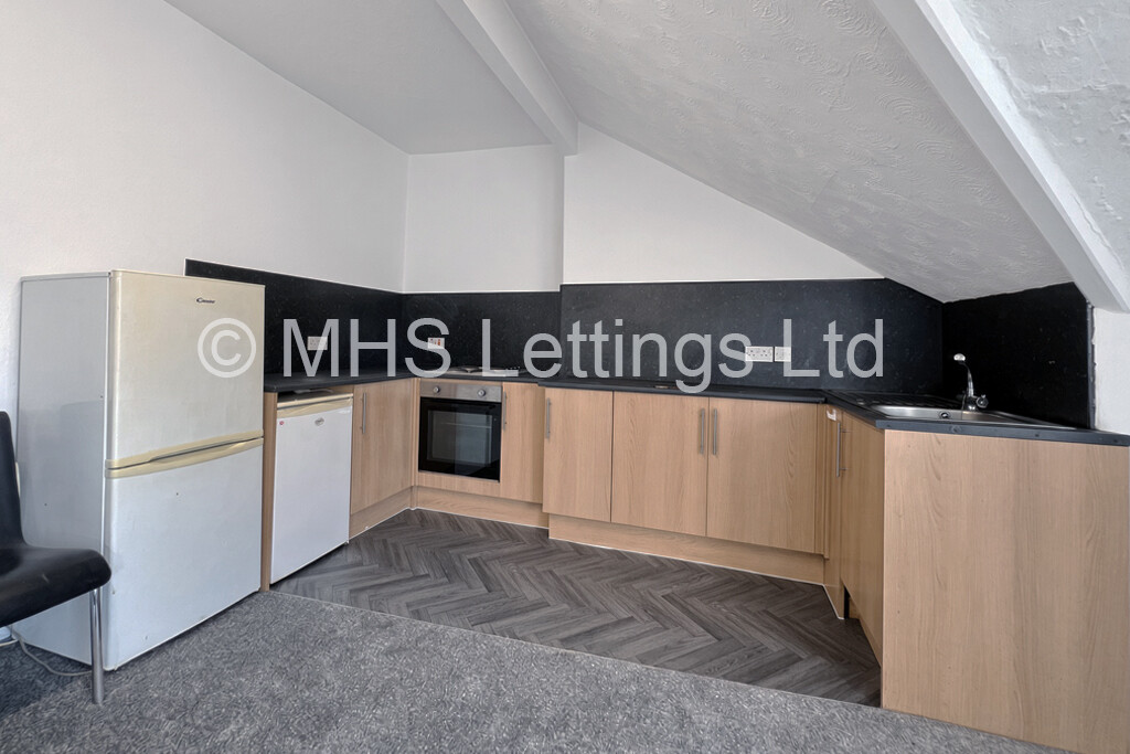 Photo of 1 Bedroom Flat in 173e Kirkstall Lane, Leeds, LS6 3EJ