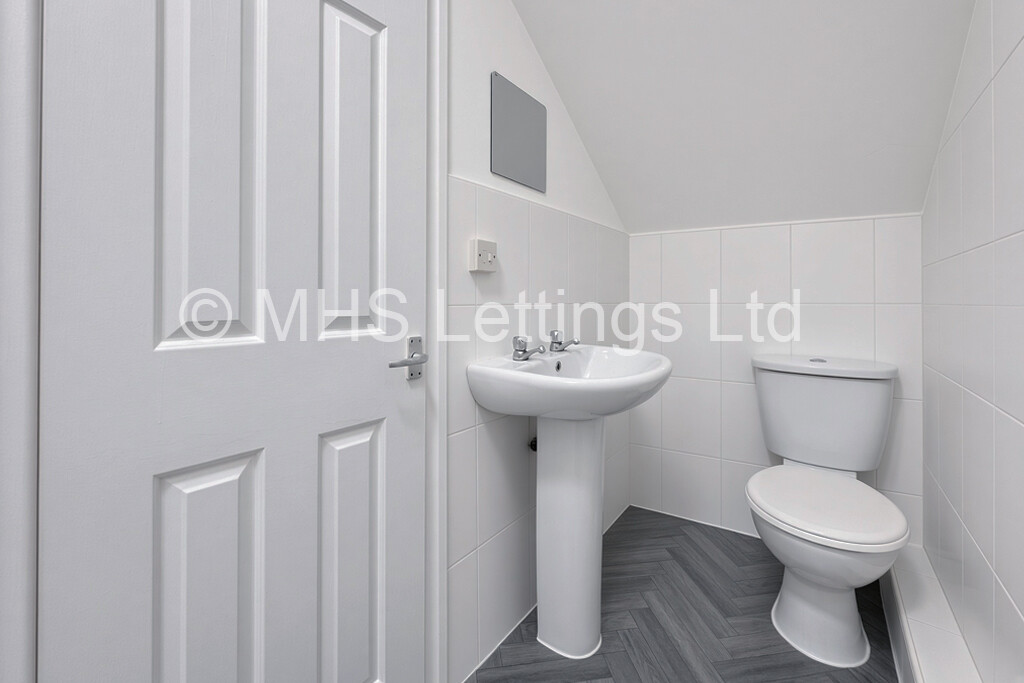 Photo of 1 Bedroom Flat in 173e Kirkstall Lane, Leeds, LS6 3EJ