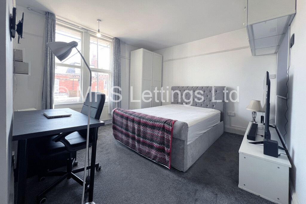 Photo of 1 Bedroom Shared House in Room 3, 8 Burchett Grove, Leeds, LS6 2JA