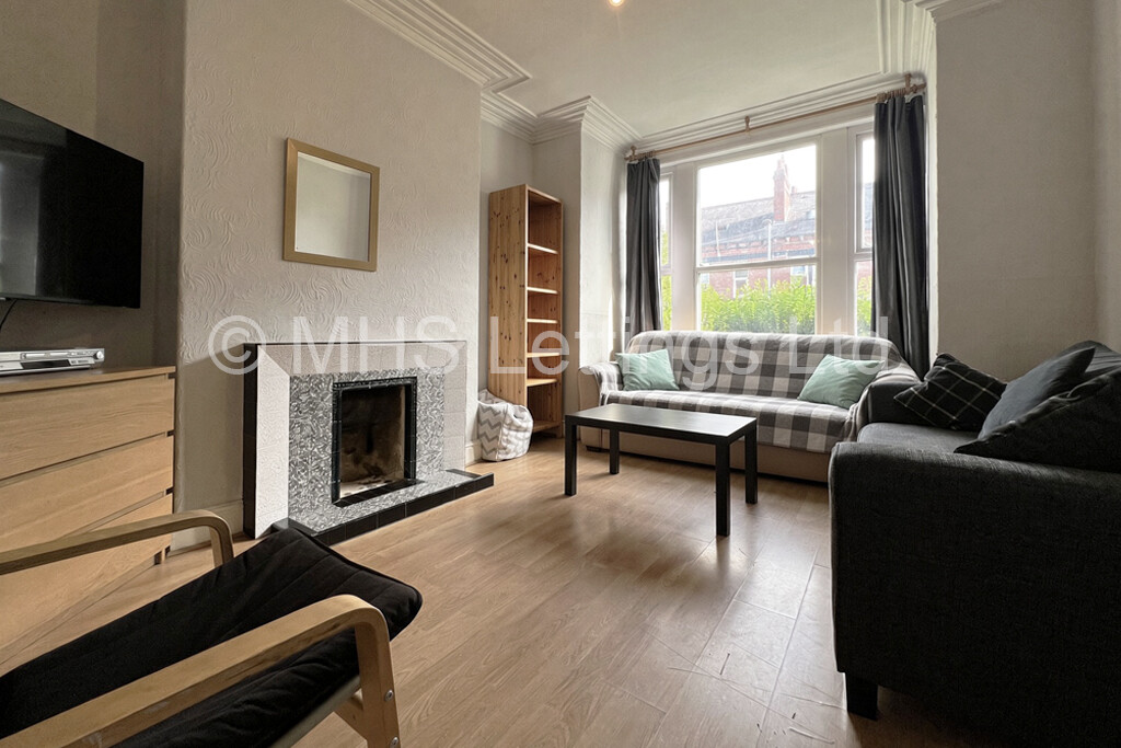 Photo of 3 Bedroom Mid Terraced House in 4 Burchett Grove, Leeds, LS6 2JA