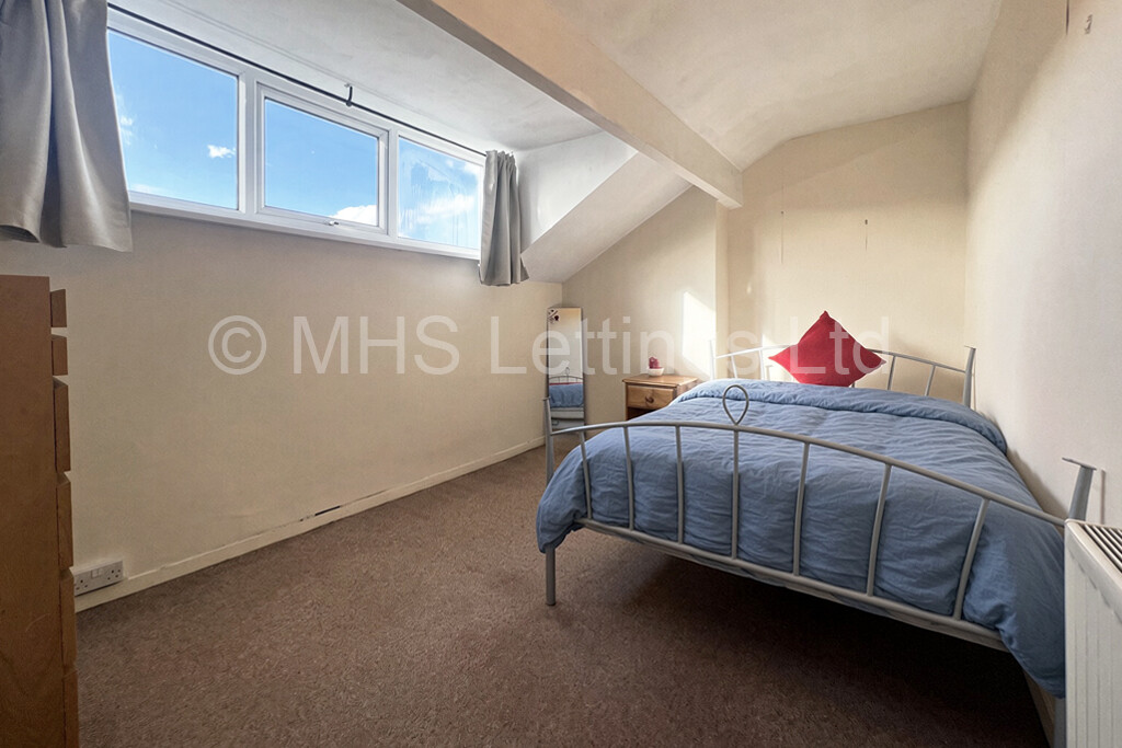Photo of 2 Bedroom Mid Terraced House in 14 Bankfield Terrace, Leeds, LS4 2RE