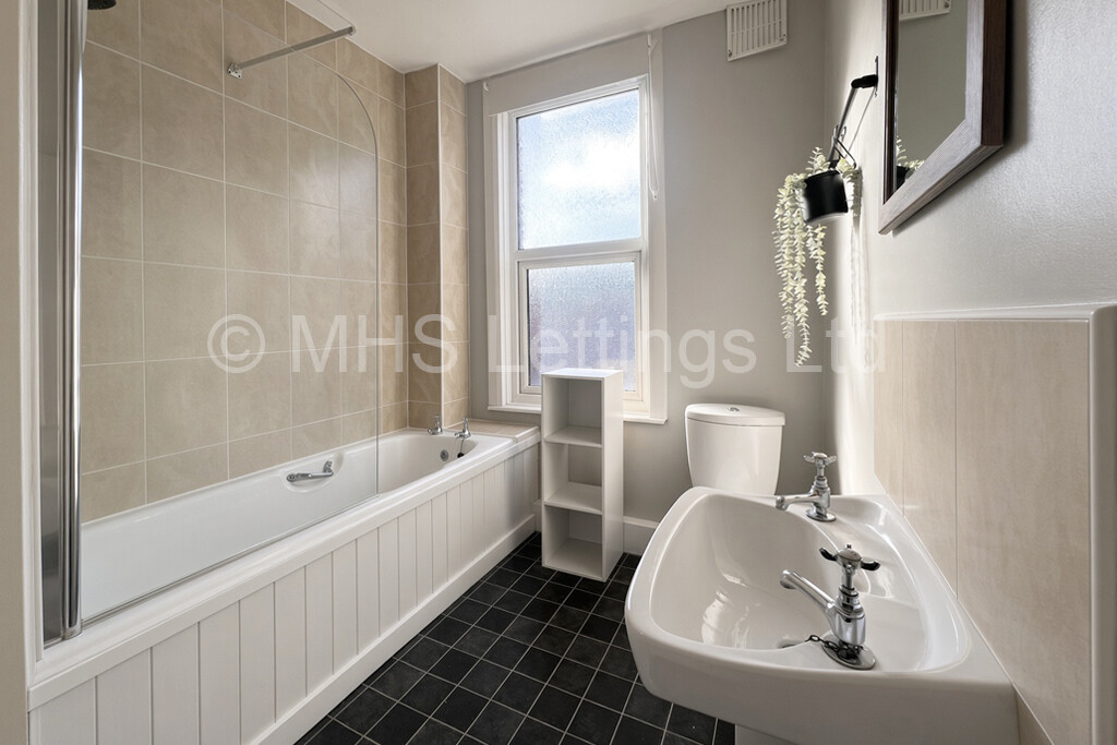 Photo of 2 Bedroom Mid Terraced House in 14 Bankfield Terrace, Leeds, LS4 2RE