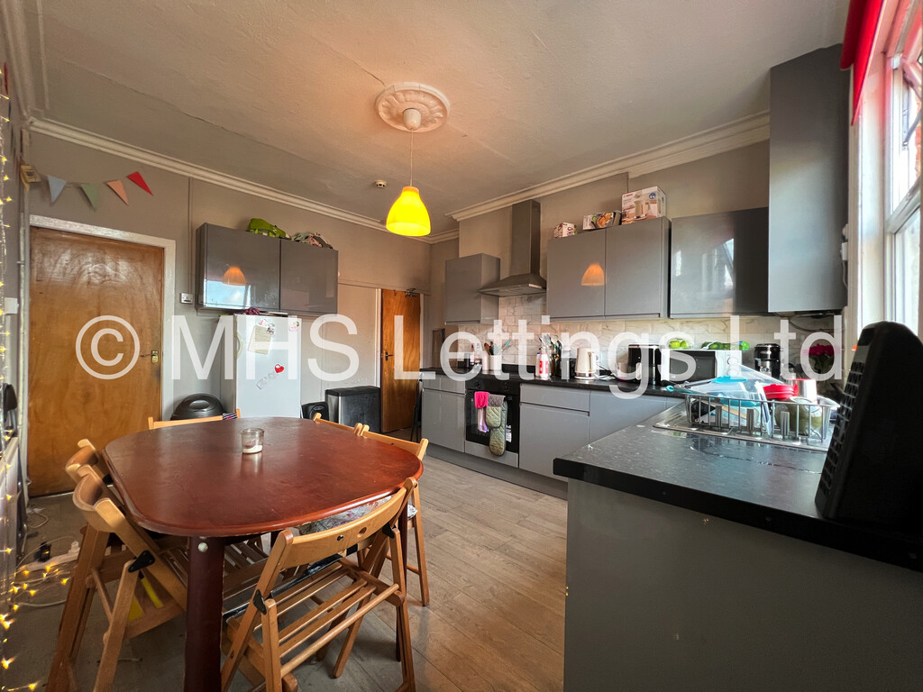Photo of 5 Bedroom Mid Terraced House in 63 Royal Park Avenue, Leeds, LS6 1EZ