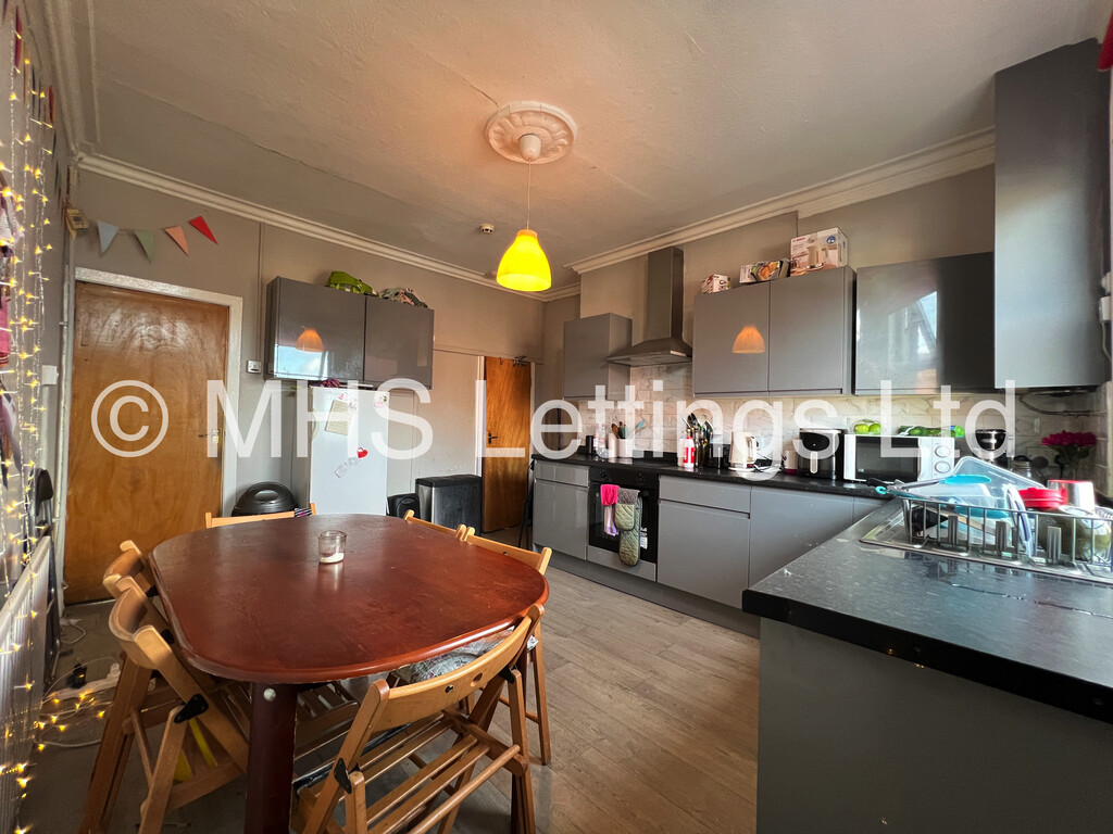 Photo of 5 Bedroom Mid Terraced House in 63 Royal Park Avenue, Leeds, LS6 1EZ