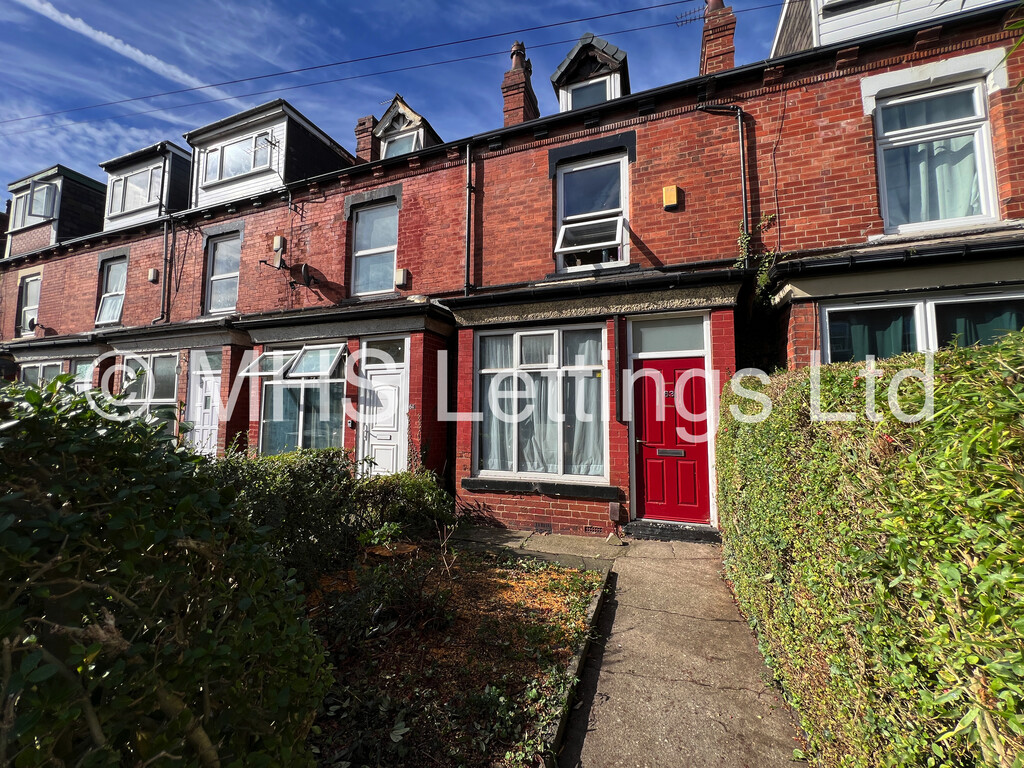 Photo of 5 Bedroom Mid Terraced House in 63 Royal Park Avenue, Leeds, LS6 1EZ