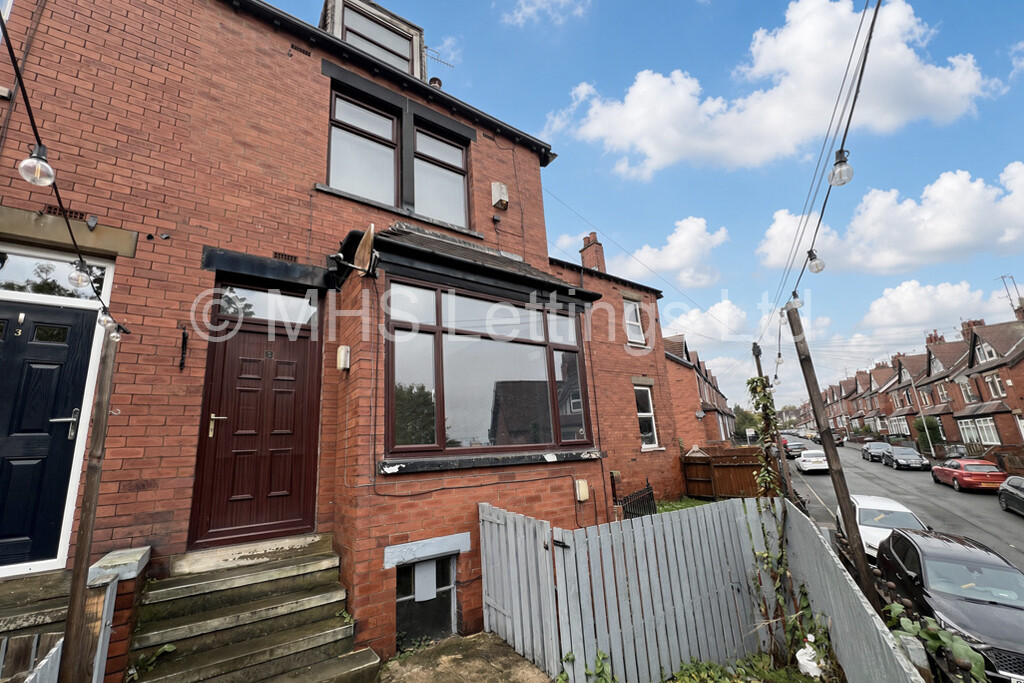 Photo of 3 Bedroom Mid Terraced House in 5 Granny Avenue, Leeds, LS27 7SN