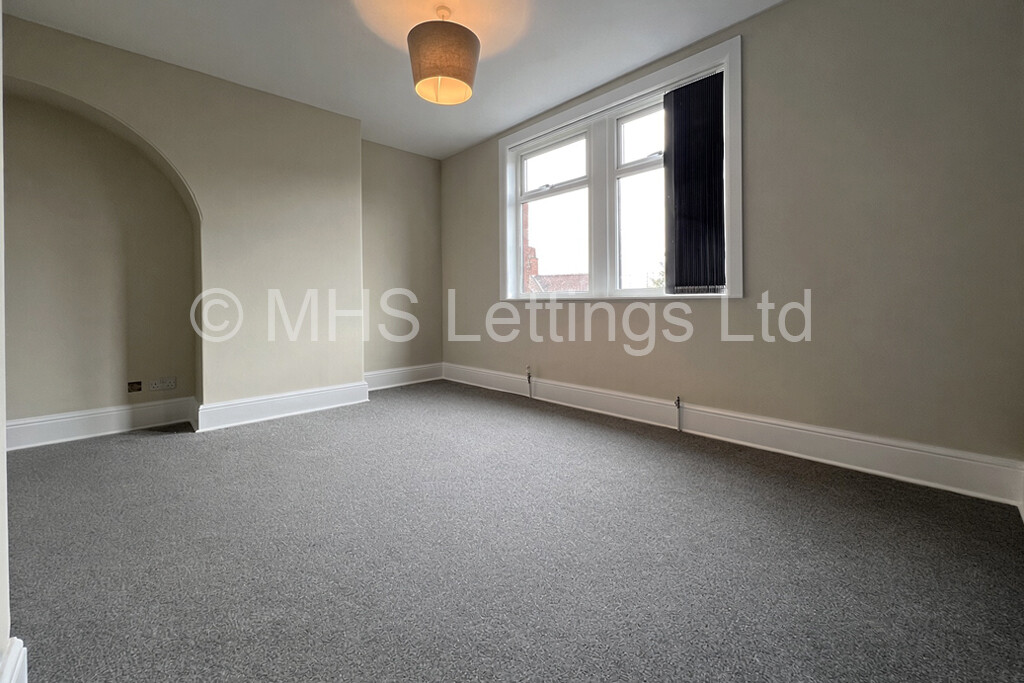 Photo of 3 Bedroom Mid Terraced House in 5 Granny Avenue, Leeds, LS27 7SN