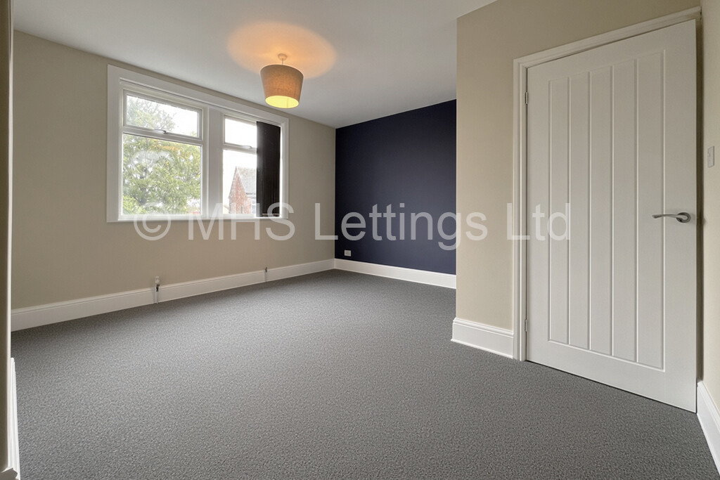 Photo of 3 Bedroom Mid Terraced House in 5 Granny Avenue, Leeds, LS27 7SN