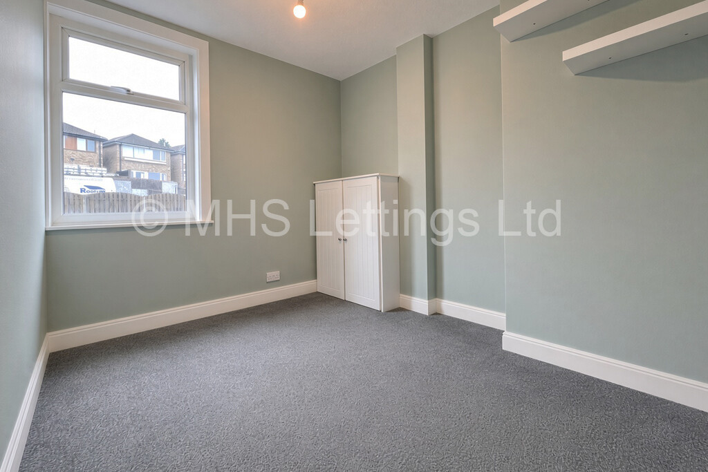 Photo of 3 Bedroom Mid Terraced House in 5 Granny Avenue, Leeds, LS27 7SN