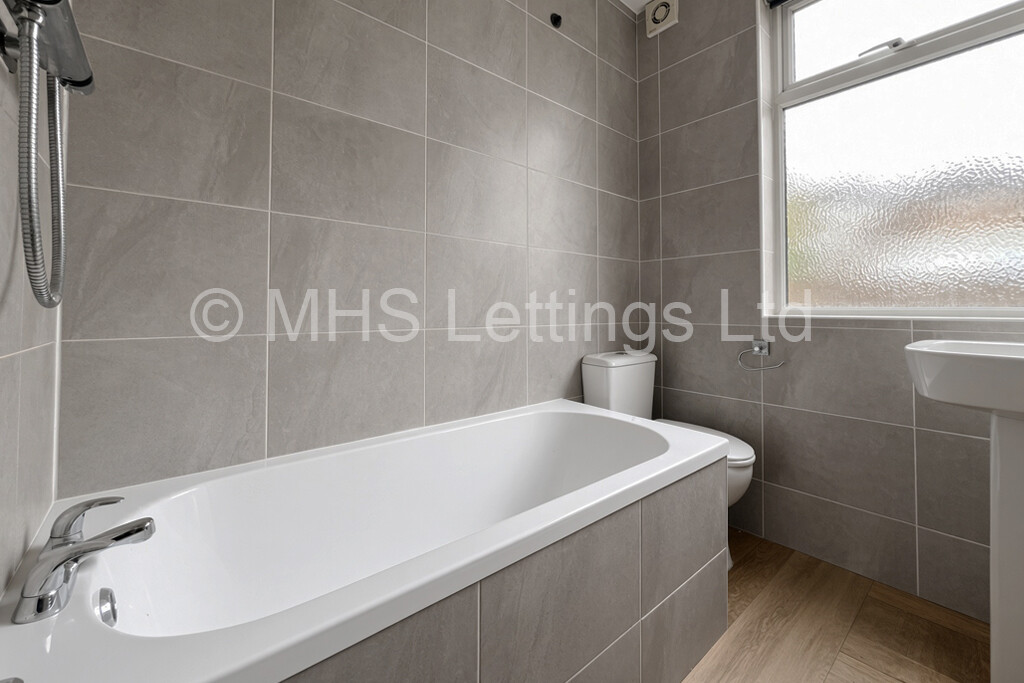 Photo of 3 Bedroom Mid Terraced House in 5 Granny Avenue, Leeds, LS27 7SN