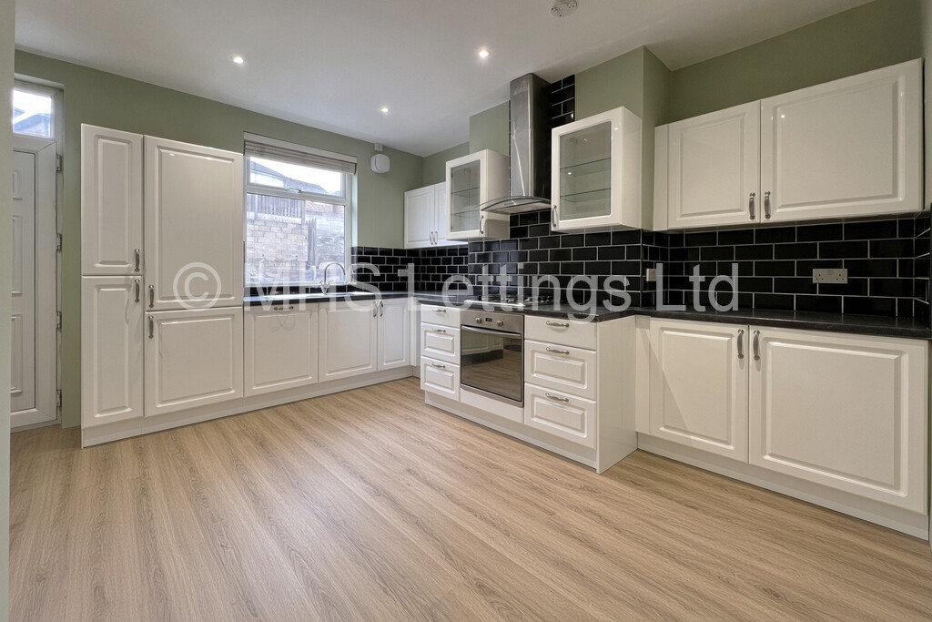 Photo of 3 Bedroom Mid Terraced House in 5 Granny Avenue, Leeds, LS27 7SN
