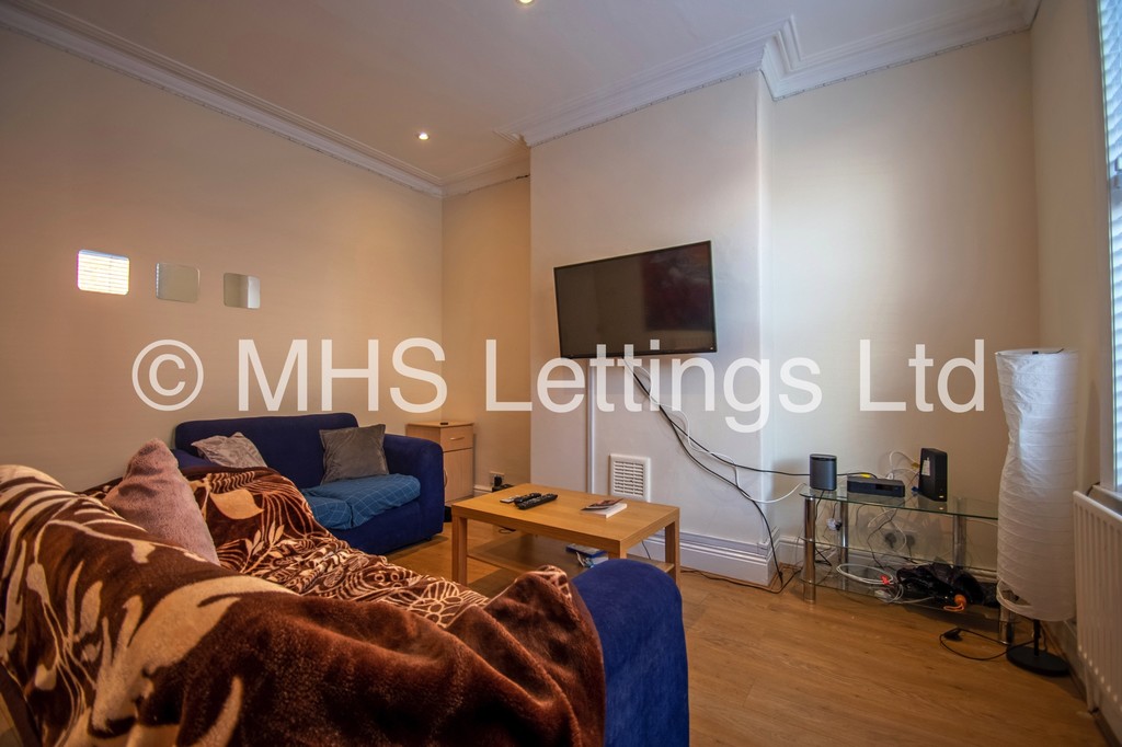 Photo of 4 Bedroom Mid Terraced House in 3 Welton Place, Leeds, LS6 1EW