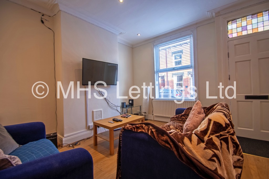 Photo of 4 Bedroom Mid Terraced House in 3 Welton Place, Leeds, LS6 1EW