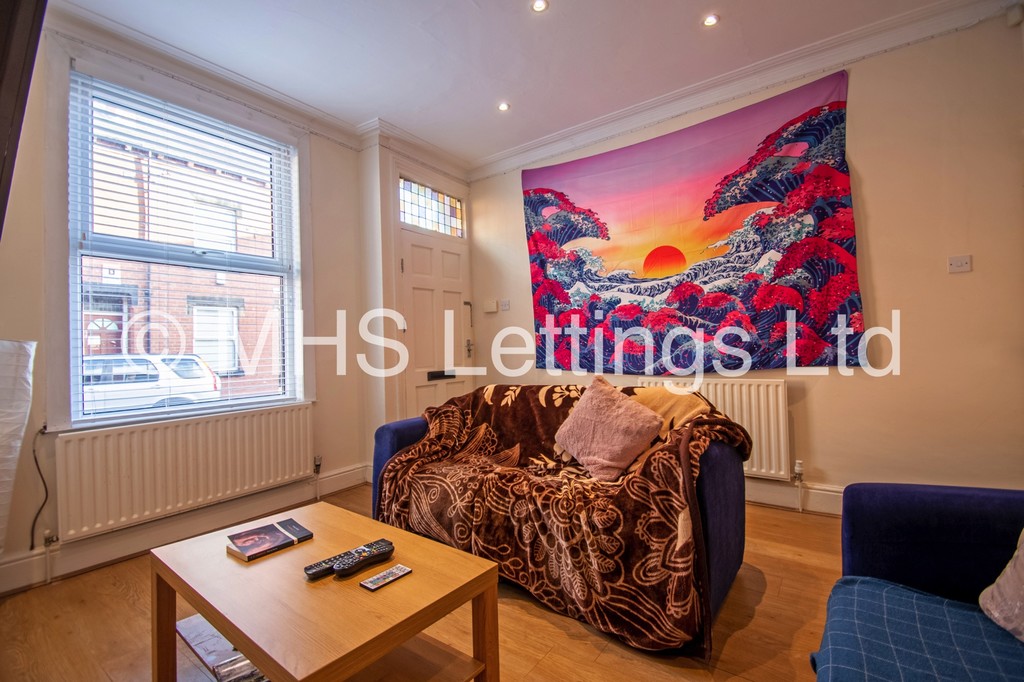 Photo of 4 Bedroom Mid Terraced House in 3 Welton Place, Leeds, LS6 1EW