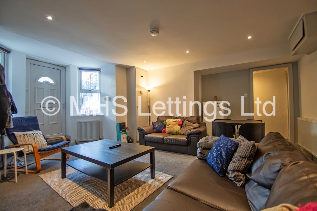 Photo of 2 Bedroom Ground Floor Flat in 28a Brudenell Road, Leeds, LS6 1BD